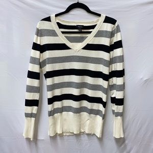 White, Black and Grey Extra Large Rue 21 Lightweight Sweatshirt